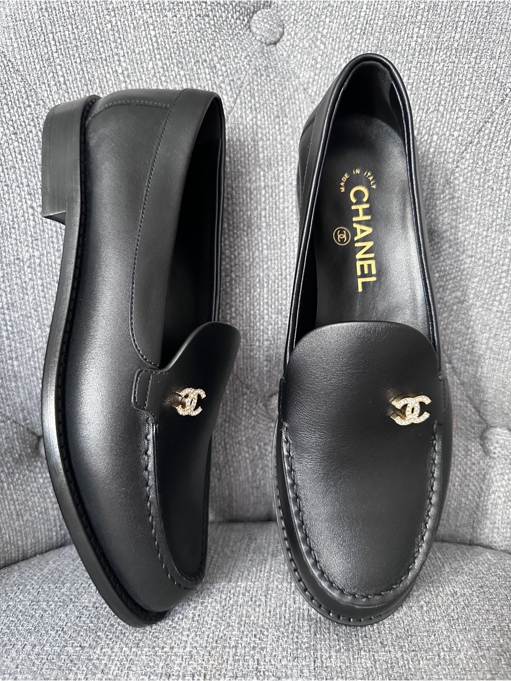 $1.6K 2026 CHANEL BLACK LEATHER LOAFERS OXFORD SHOES GOLD STRASS CC LOGO 37.5